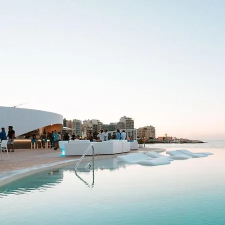 Modern 1br Maisonette Steps From The Promenade Appartamento